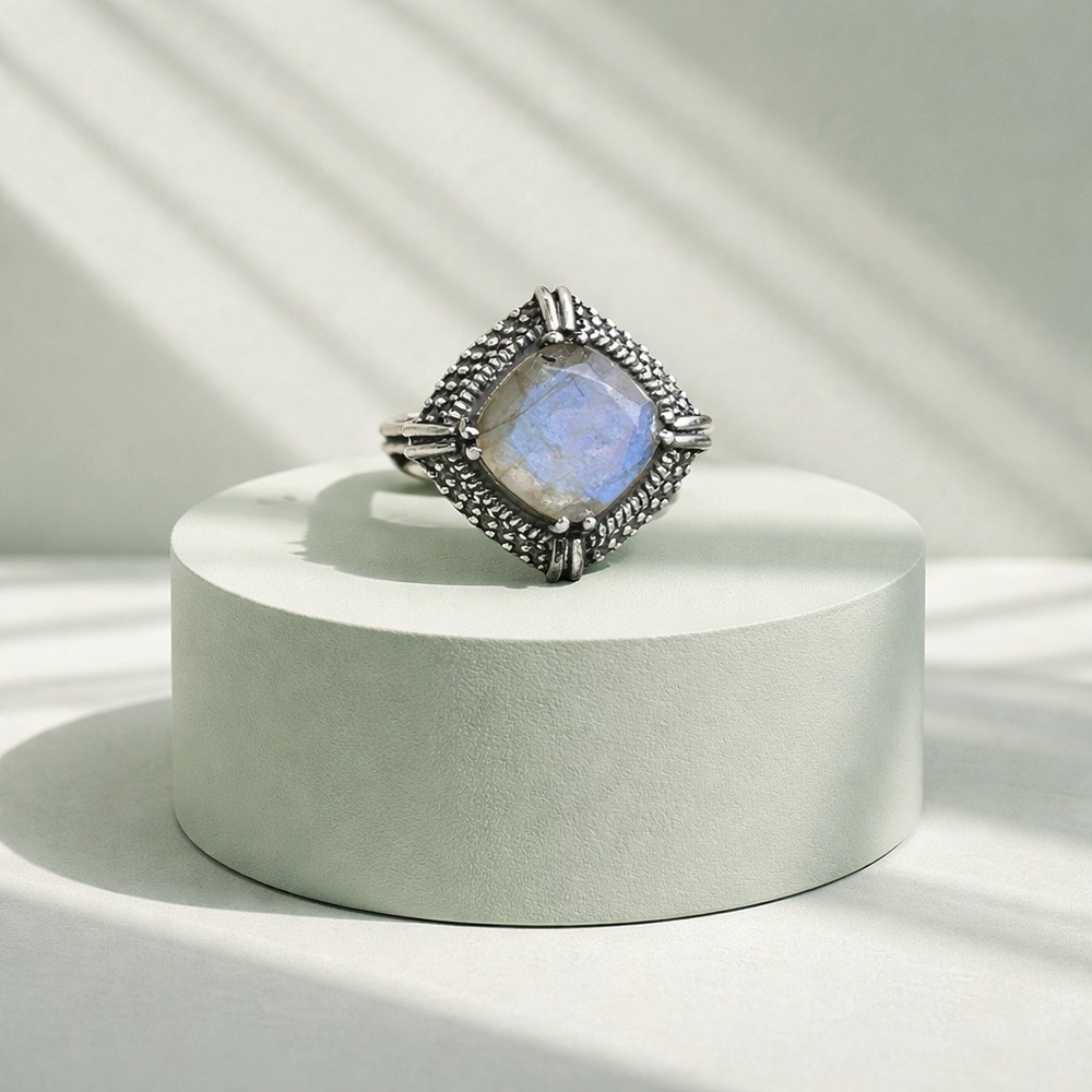 Labradorite Ring - Picture 10 of 10